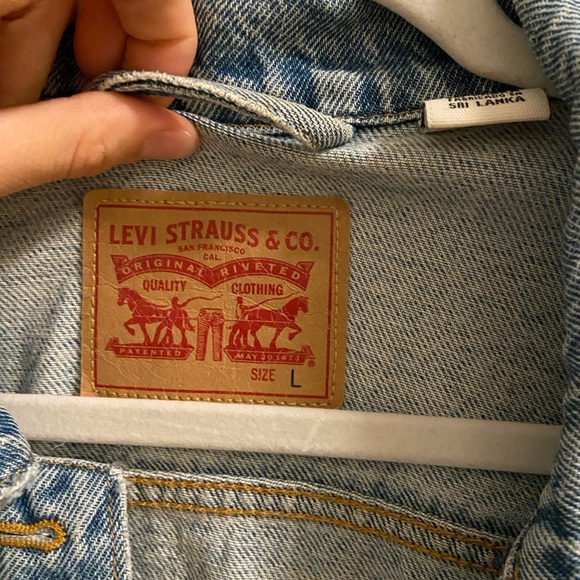 Levi’s Boyfriend Denim Jacket - Picture 3 of 4